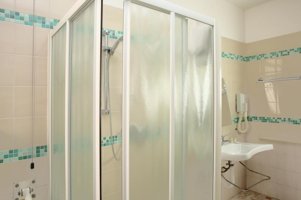 Triple Room,843509576:JPEG