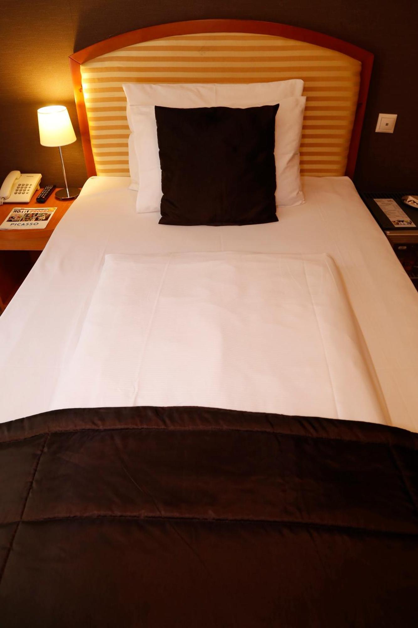 Standard Single Room,1589399490:JPEG