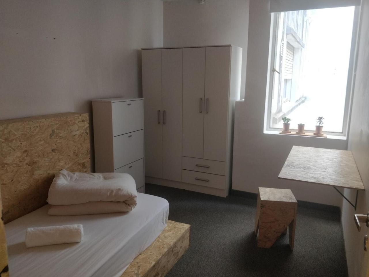 Single Room,806209185:JPEG