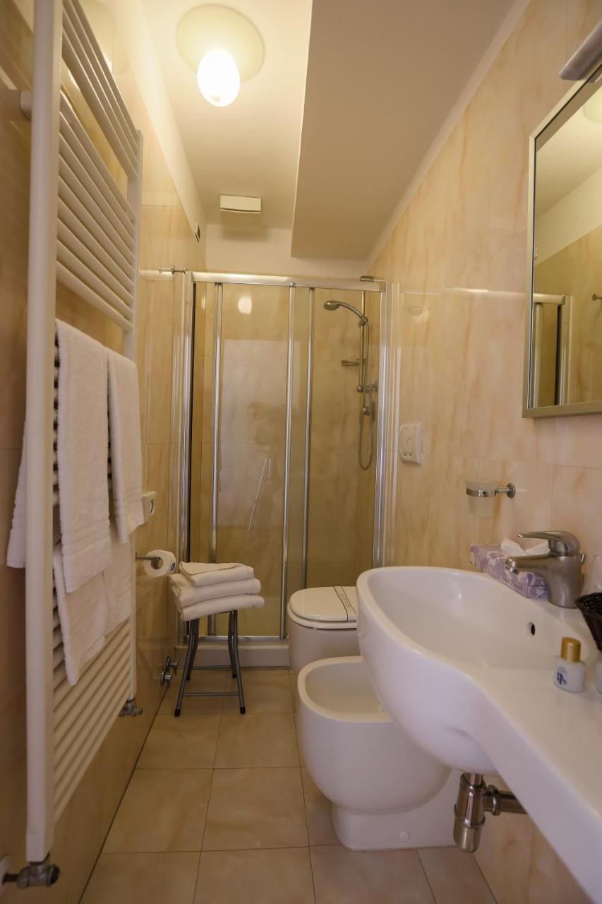 Single Room,833296991:JPEG