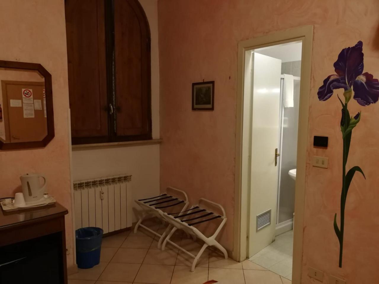 Camera Matrimoniale/Doppia con Letti Singoli con Bagno Privato
