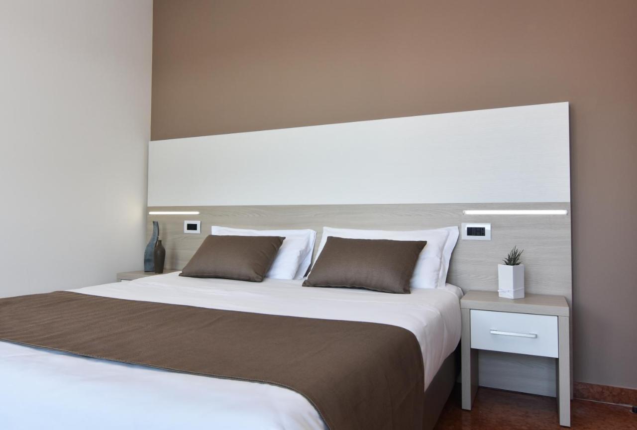 Superior One-Bedroom Apartment,1137352741:JPEG