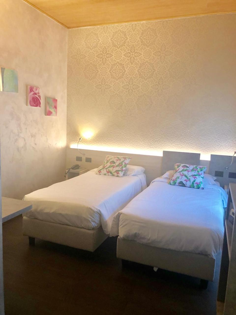 Twin Room,766574365:JPEG