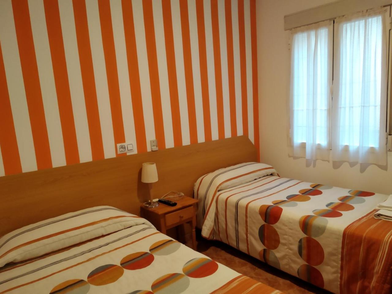Twin Room,695136207:JPEG