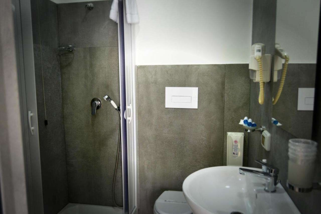 Small Double Room,995040457:JPEG