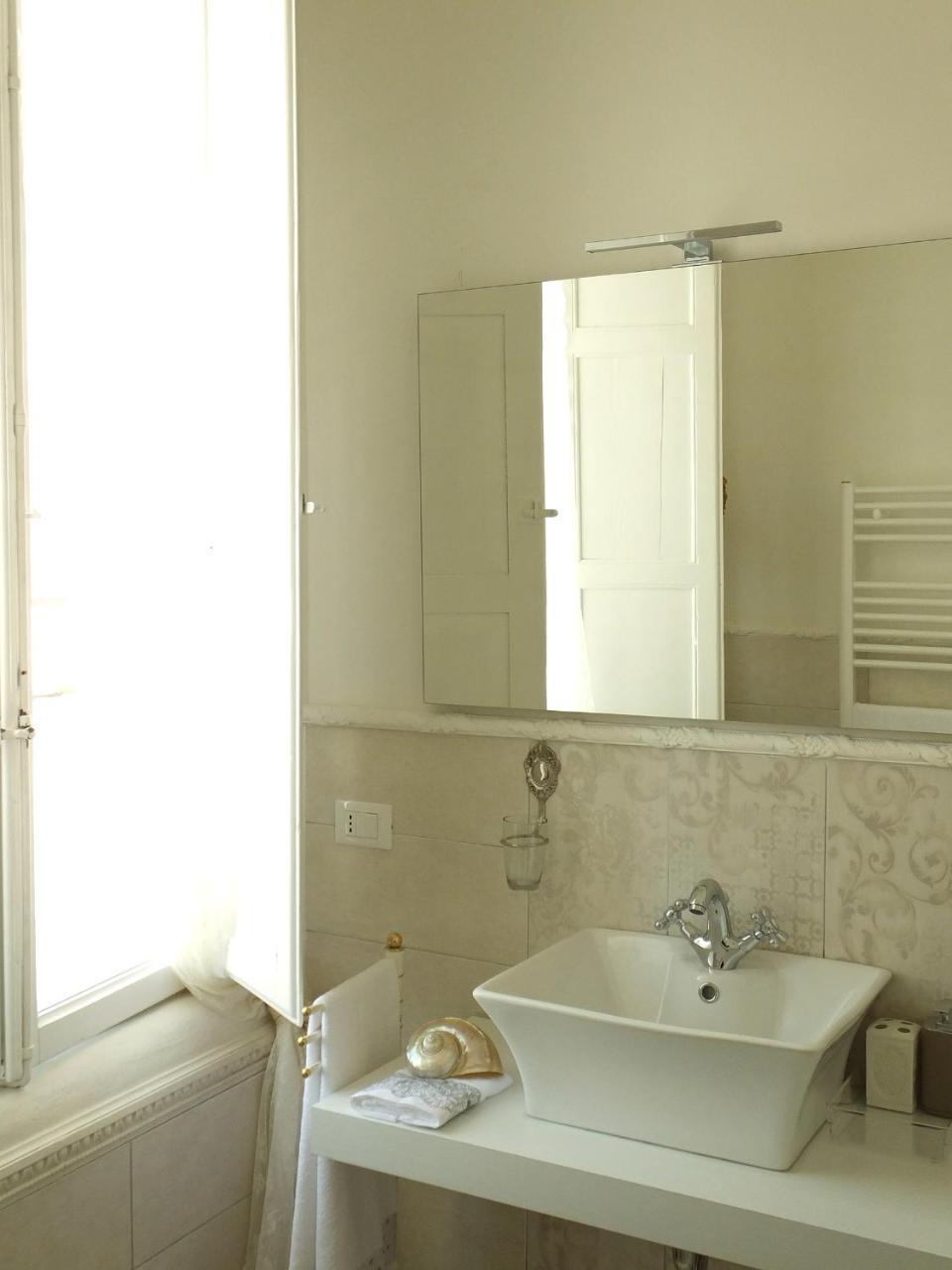 Single Room,768095119:JPEG