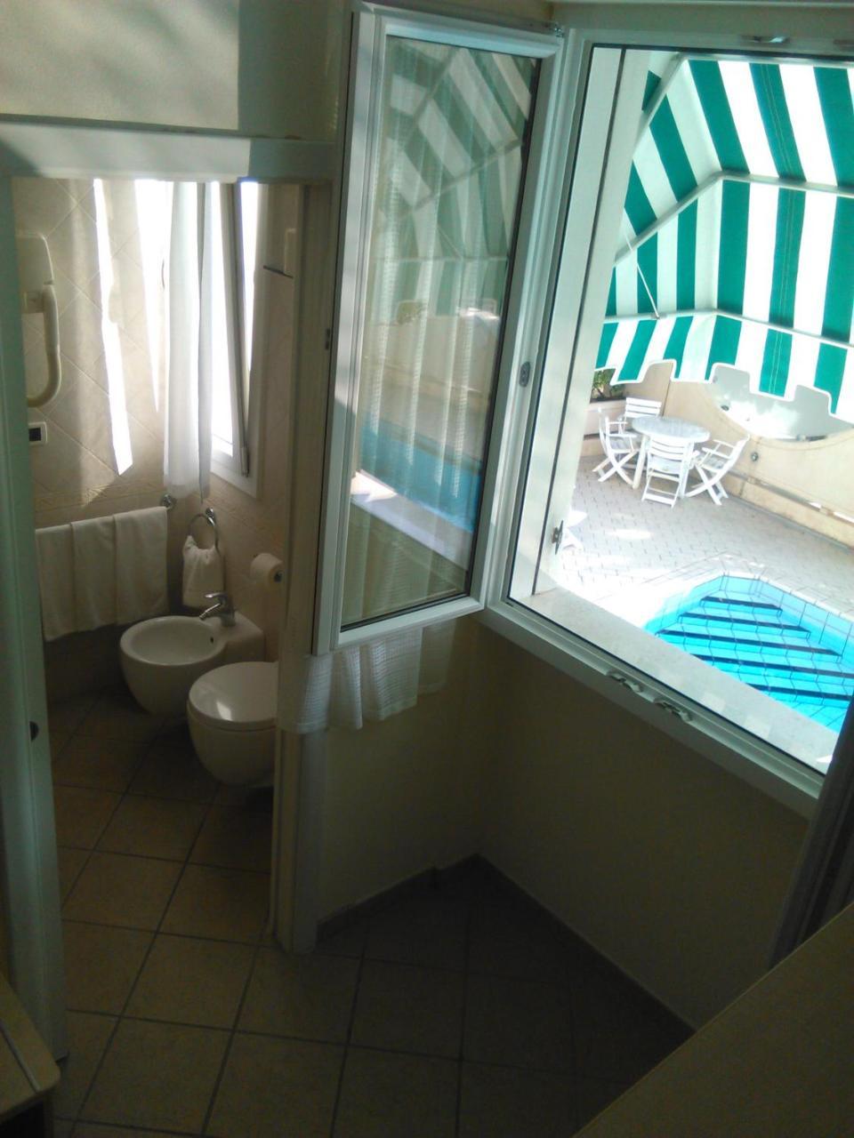 Triple Room,531449295:JPEG