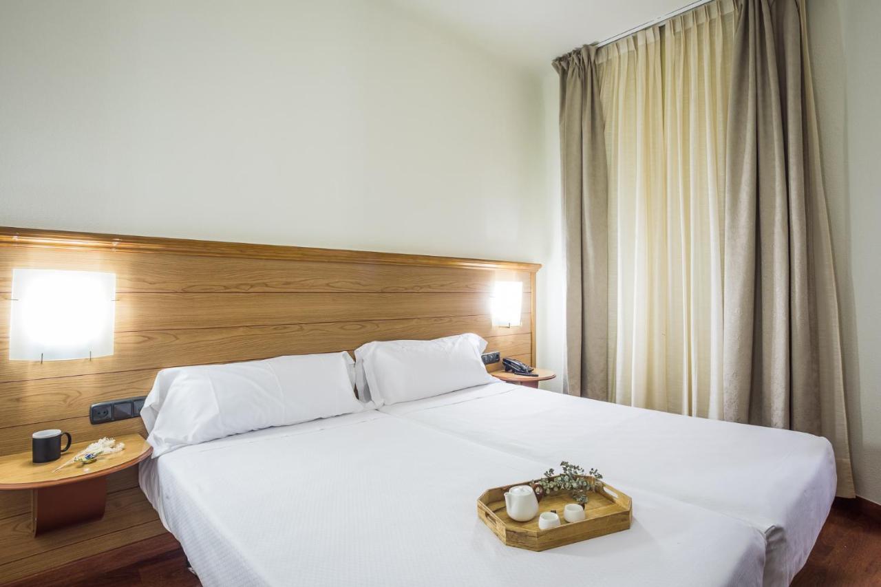 Budget Double or Twin Room,1351492585:JPEG
