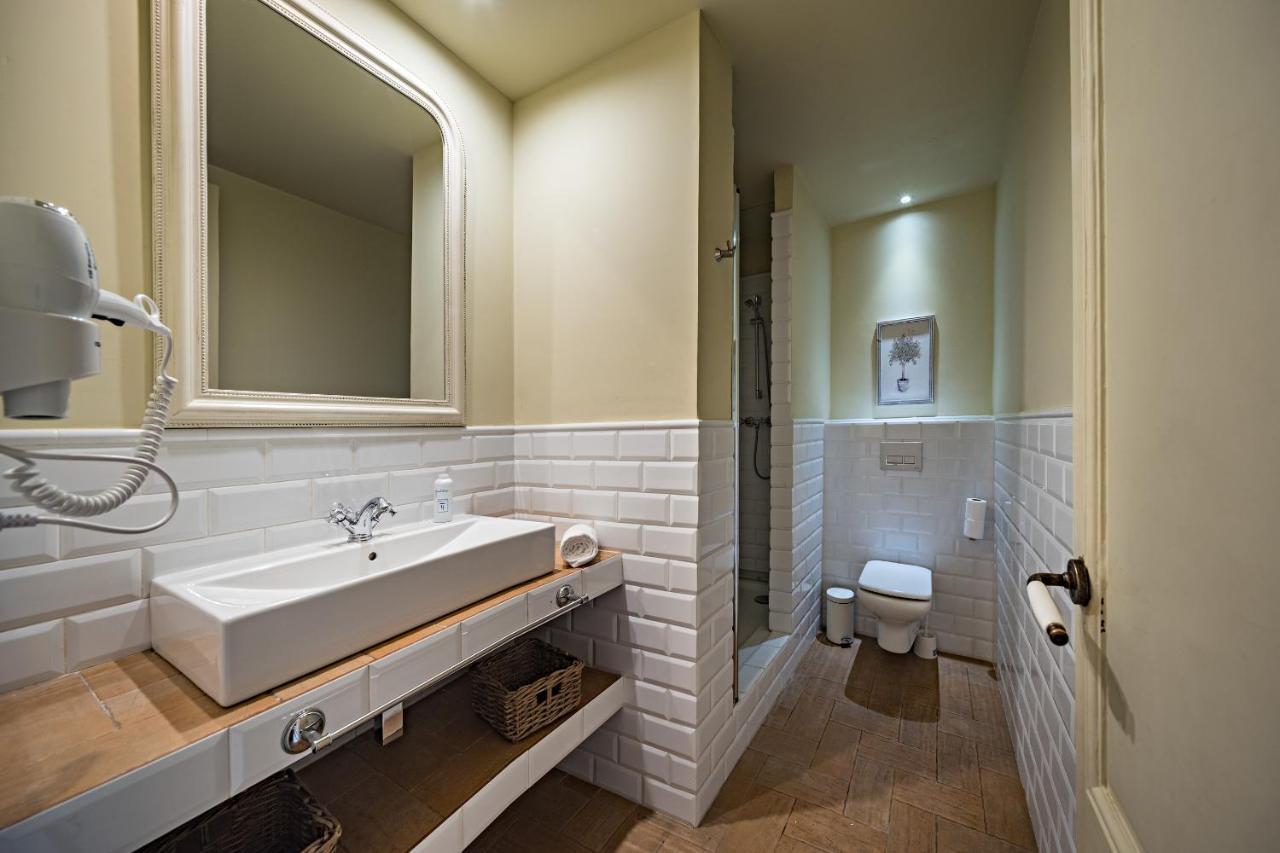 Three-Bedroom Apartment,769518877:JPEG