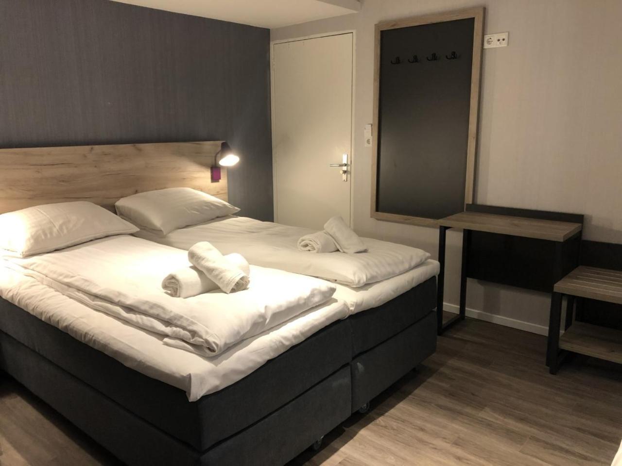 Twin Room,766622929:JPEG
