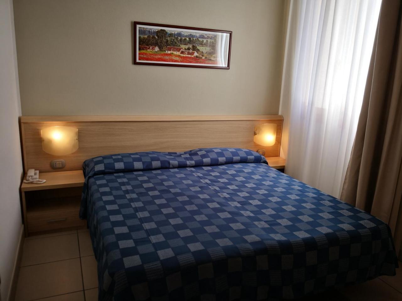 Double or Twin Room,775212532:JPEG
