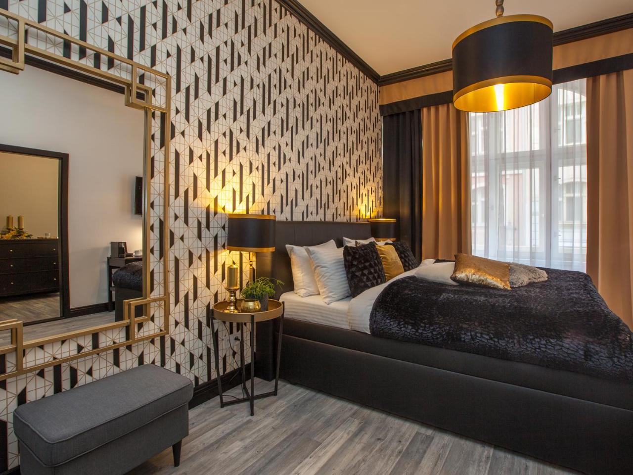 Deluxe Room,775809691:JPEG