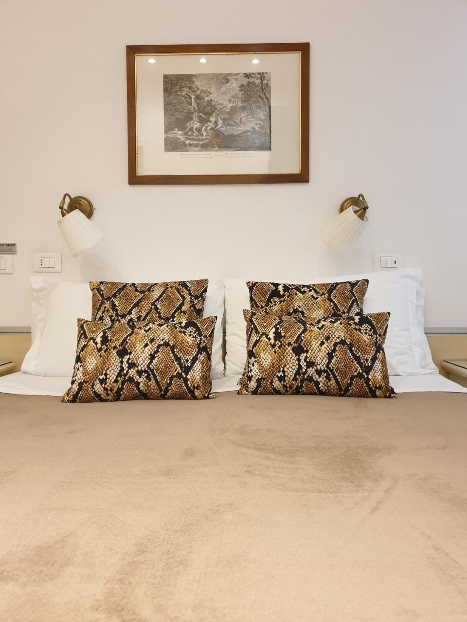 Small Double Room,1271720857:JPEG