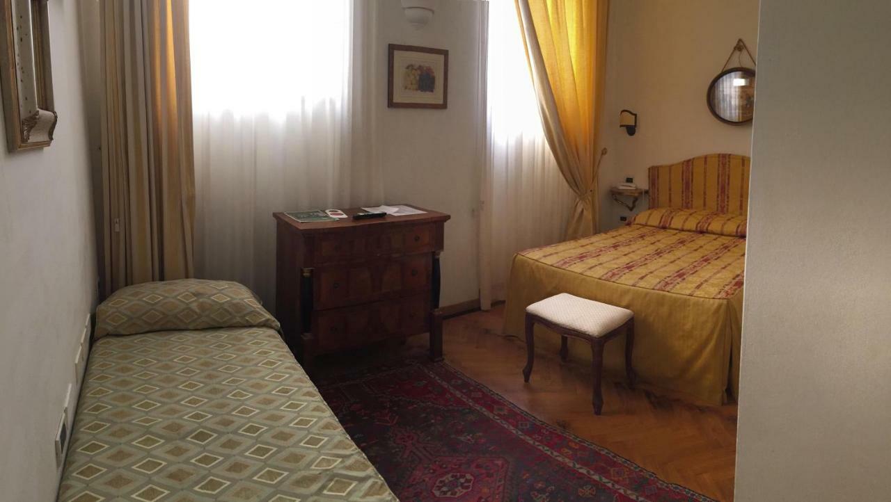 Economy Double or Twin Room,779664402:JPEG