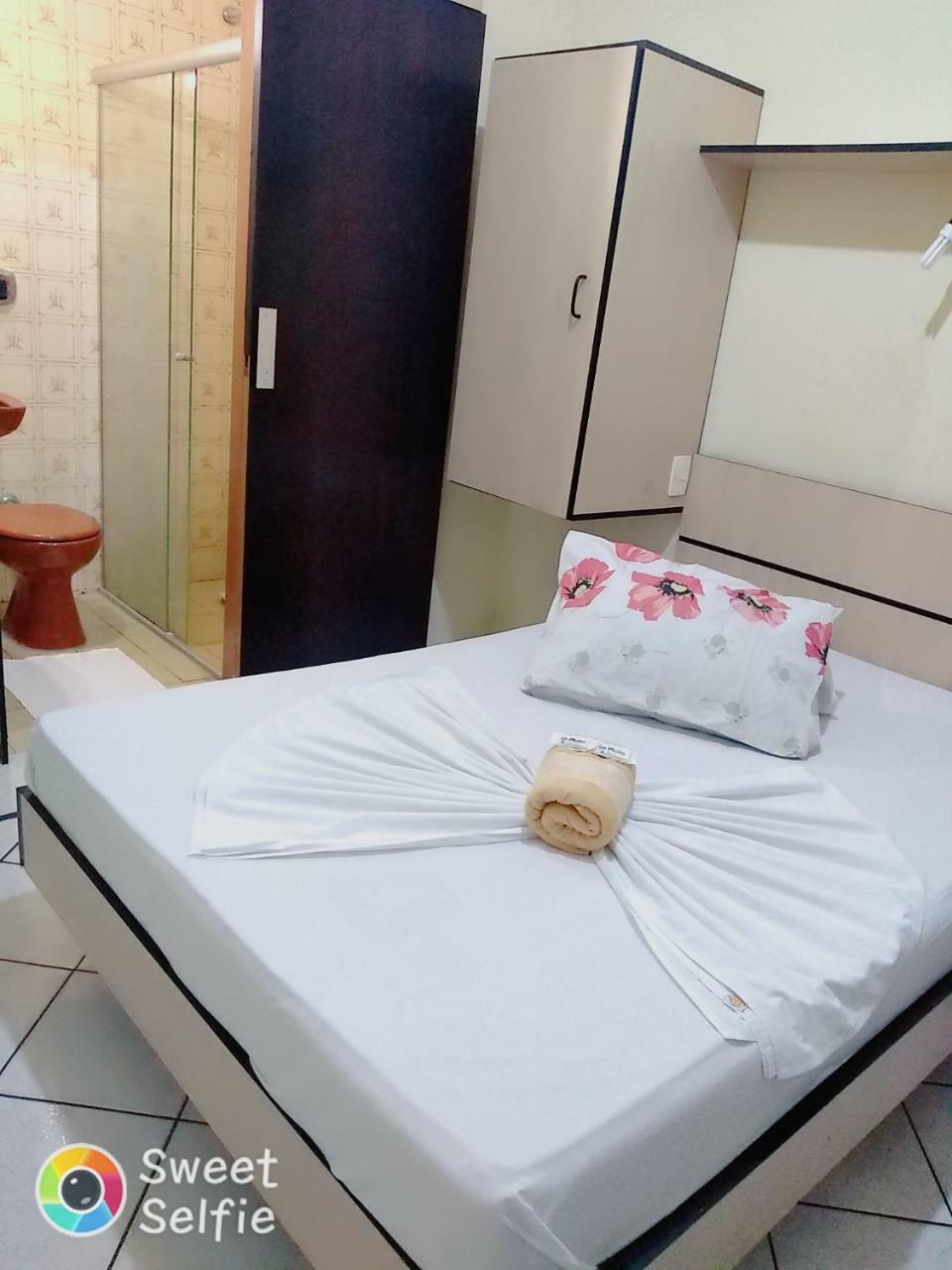 Quarto com Cama de Casal ou 2 de Solteiro e Banheiro Privativo