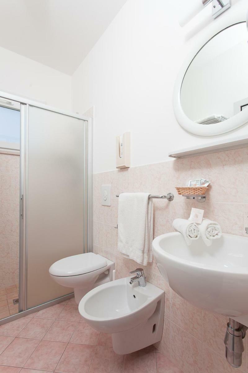 Budget Double or Twin Room,780949908:JPEG
