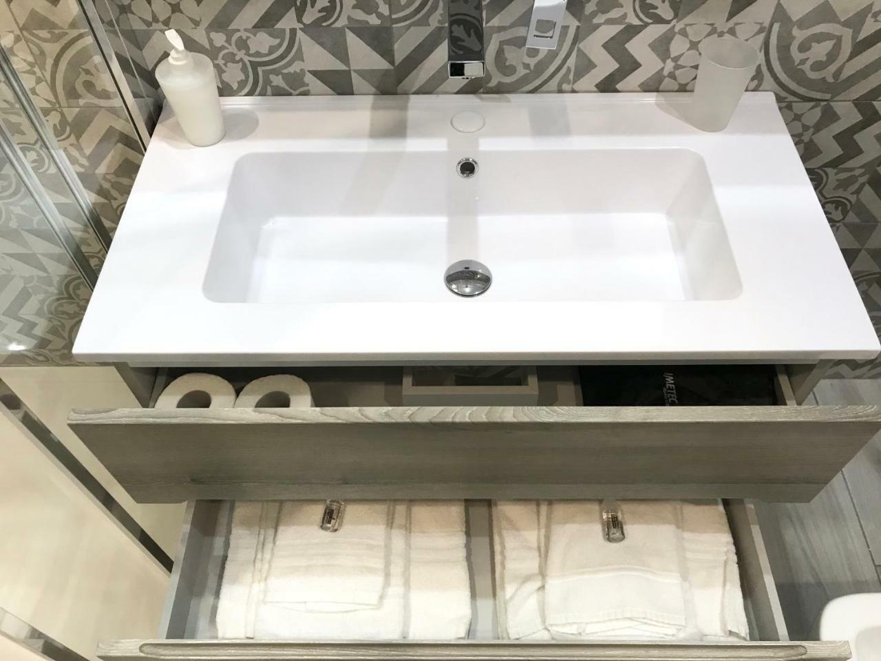 Double Room Private Bathroom,781745241:JPEG