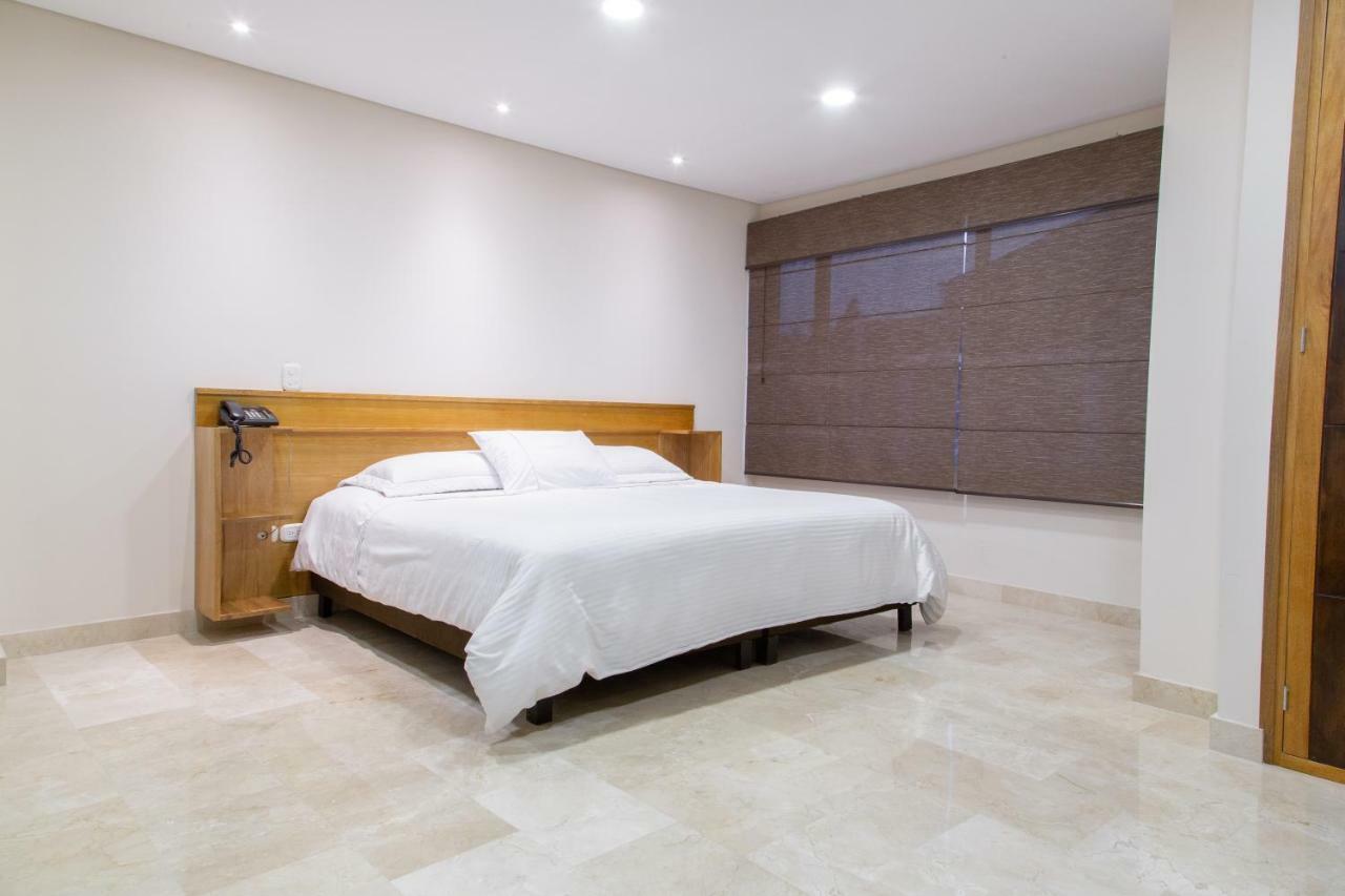 Deluxe Double Room Bath,783991638:JPEG