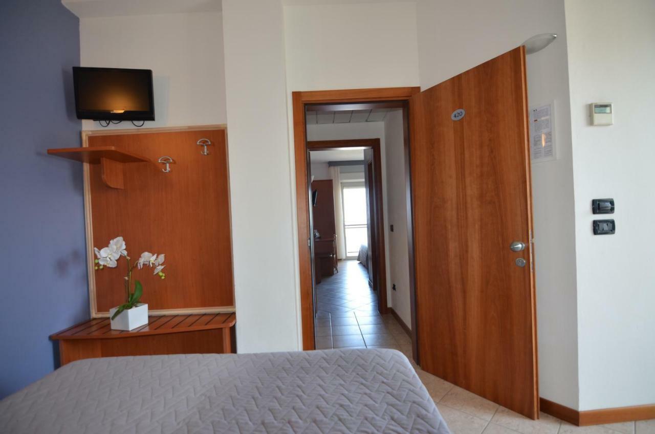 Classic Triple Room,784609332:JPEG