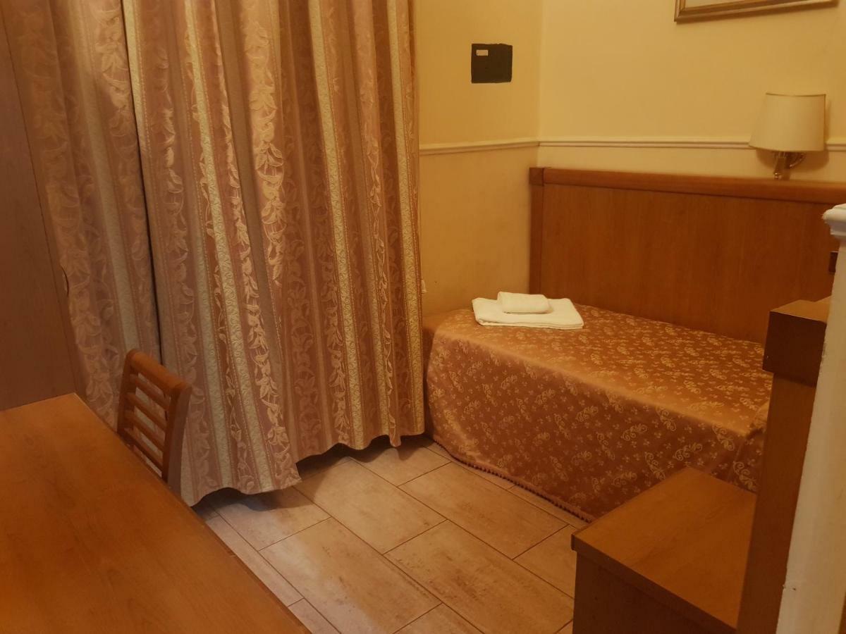Single Room French Bed,687193551:JPEG