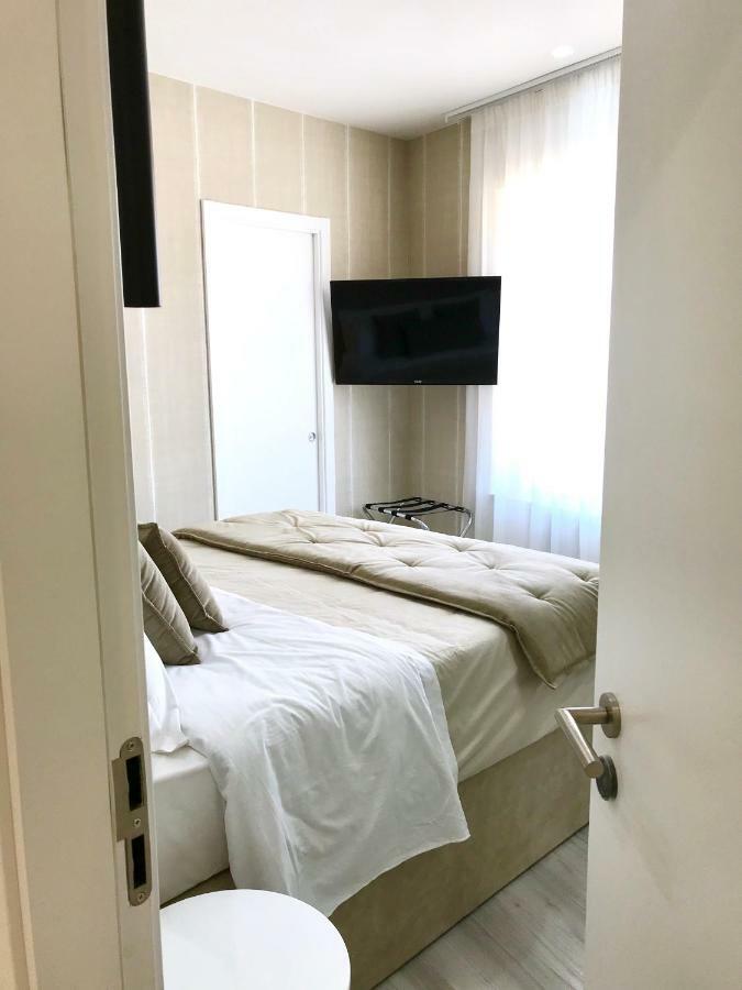 Double Room with Private Bathroom,785793429:JPEG