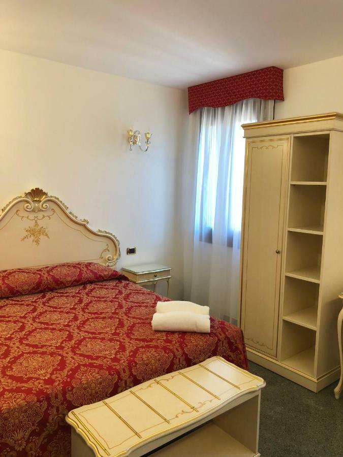 Double Room,925495480:JPEG