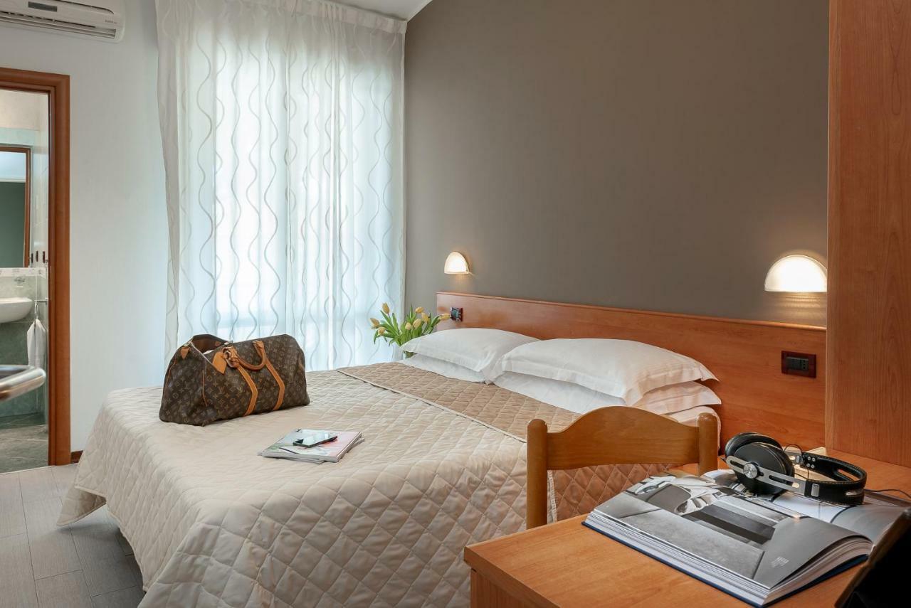 Standard Double Room,786079557:JPEG