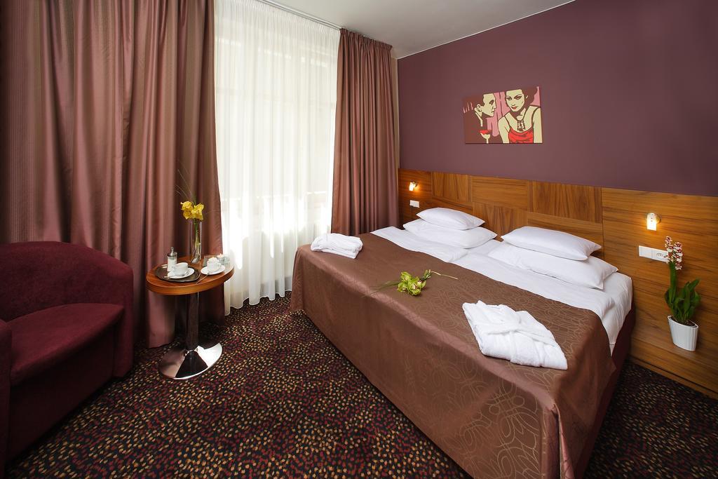 Double or Twin Room,707553454:JPEG