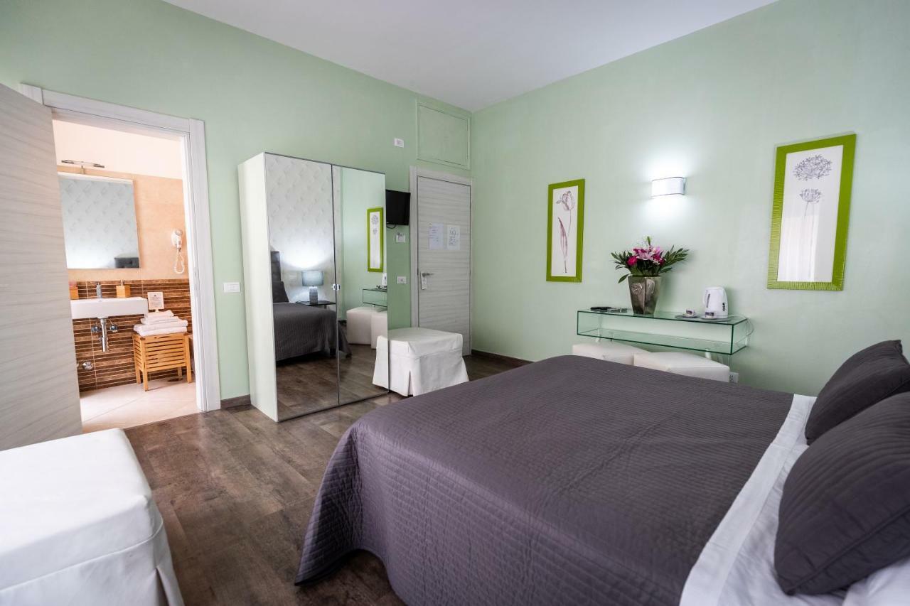 Camera Tripla