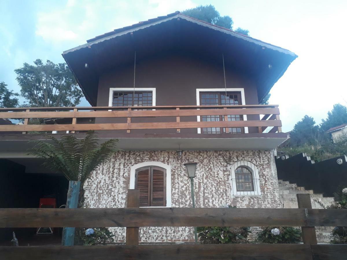 Three-Bedroom House,799648326:JPEG