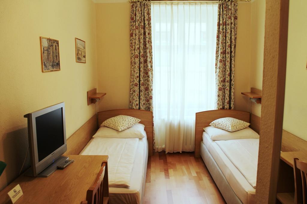 Twin Room,117492880:JPEG