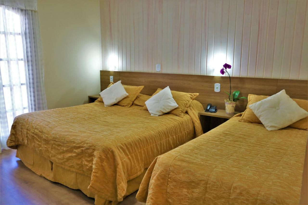 Quarto Triplo com Varanda