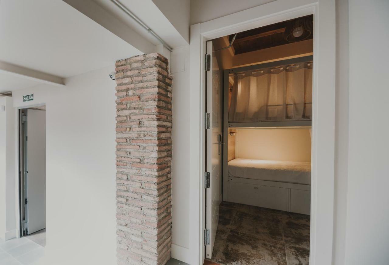 Quadruple Room Bathroom,798392949:JPEG
