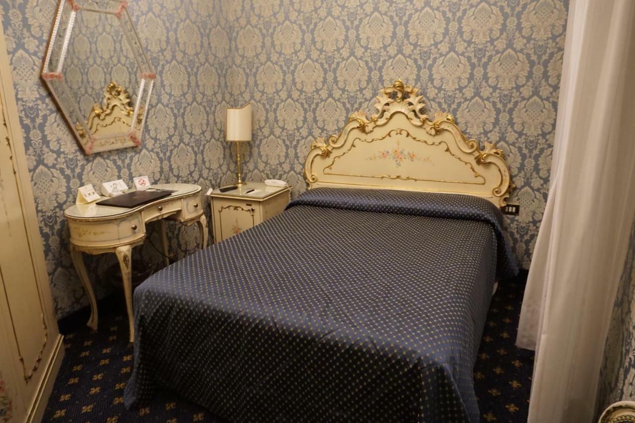 Small Double Room Non Smoking,800265813:JPEG