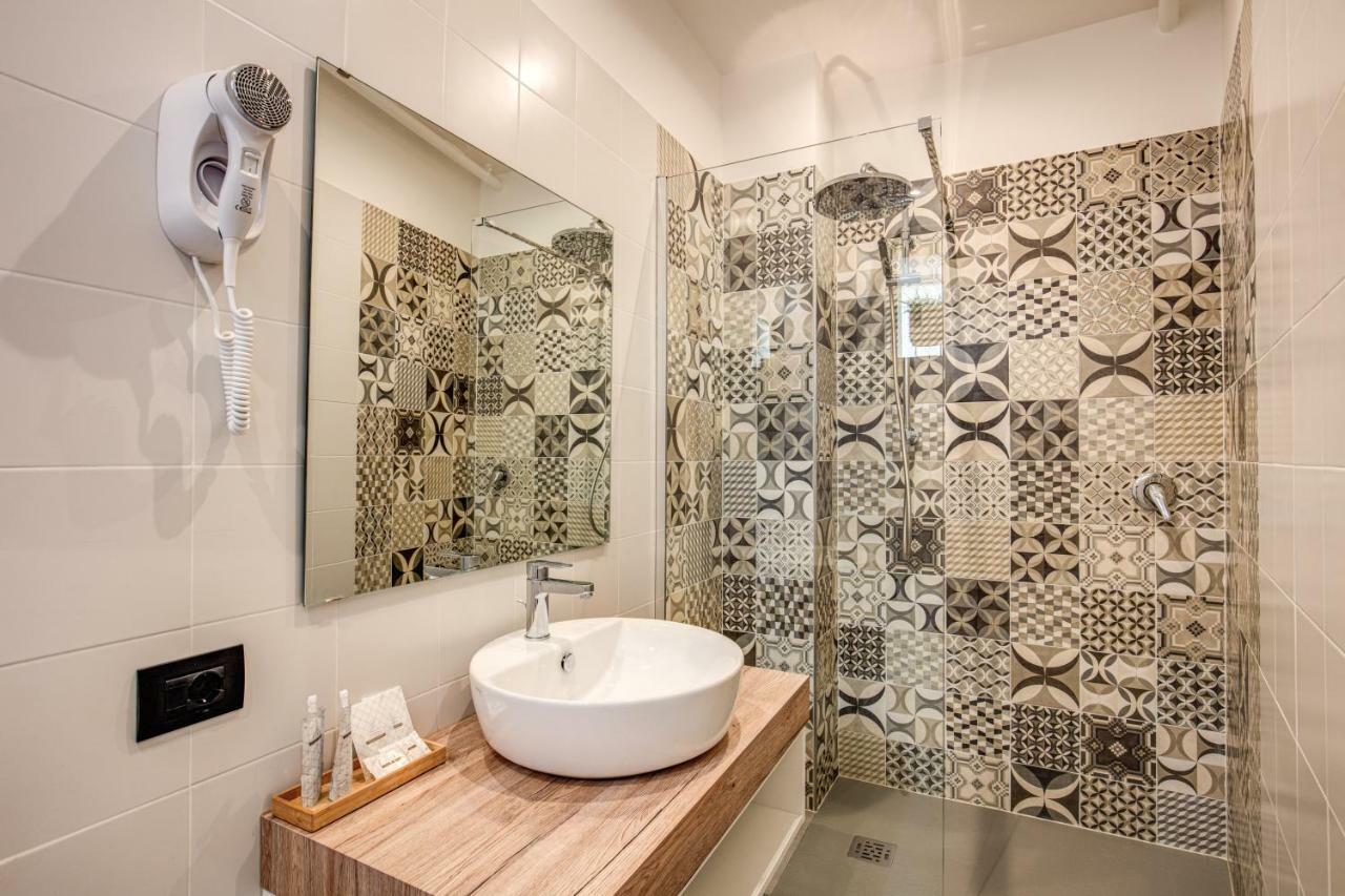 Double Room,806158524:JPEG