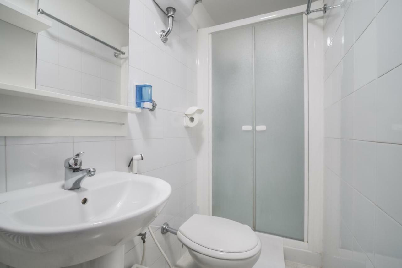 Double Room Private Bathroom,807258780:JPEG