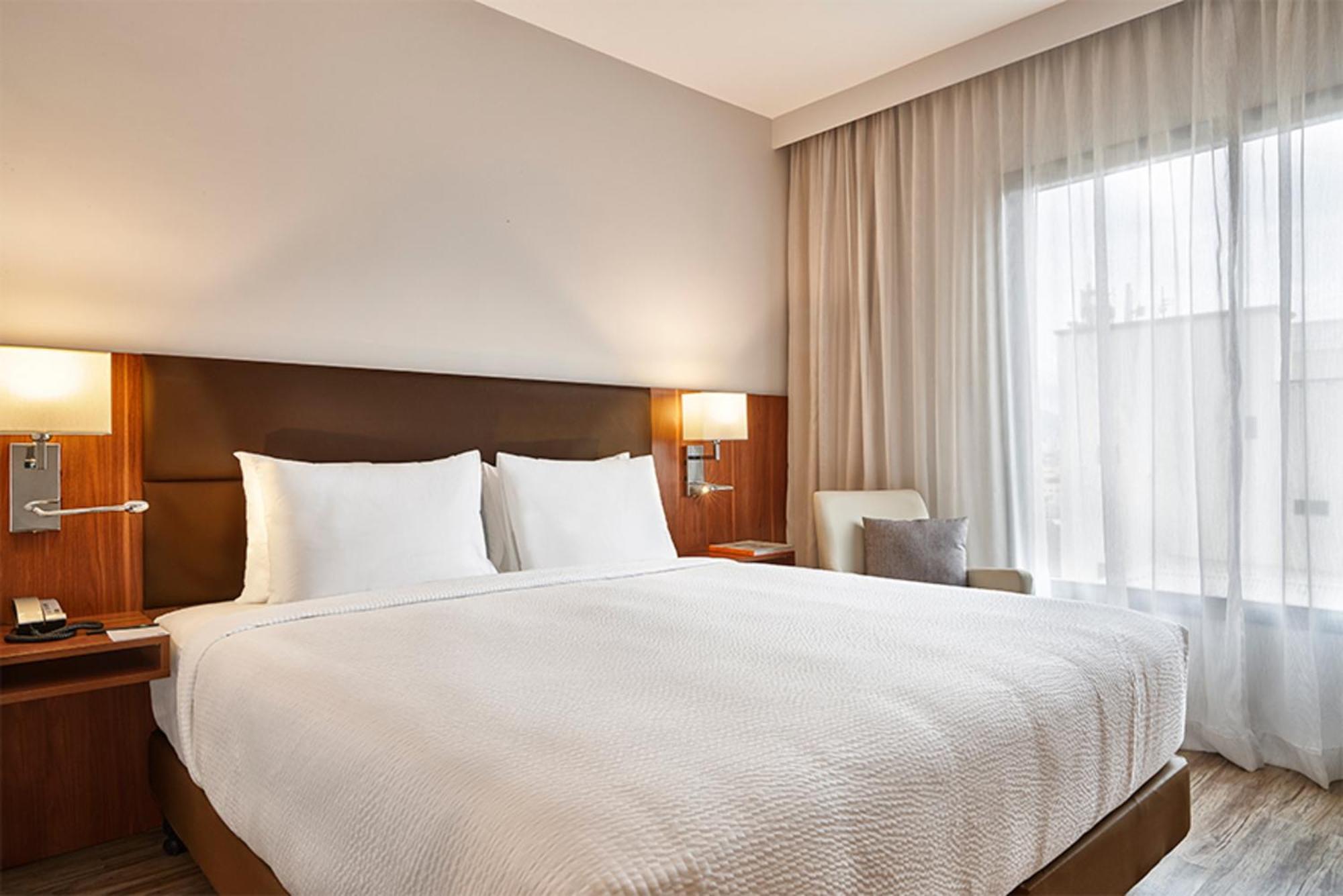 Luxury Double - 1 King Bed,1271939047:JPEG