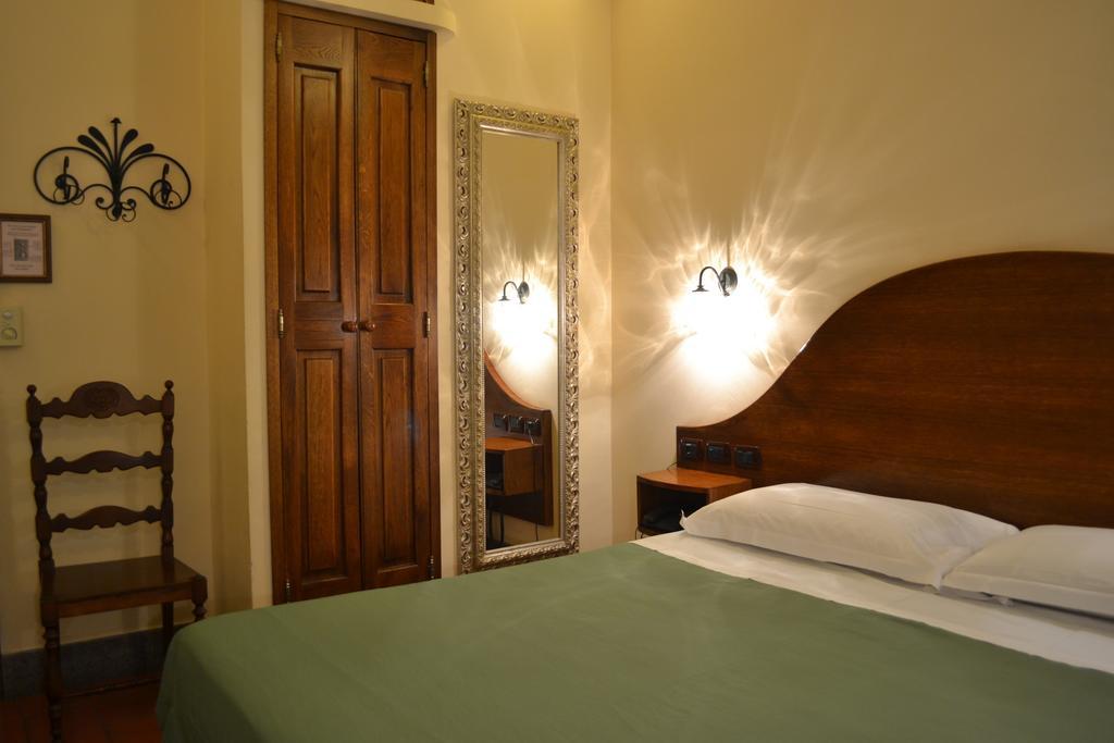 Single Room,643509693:JPEG
