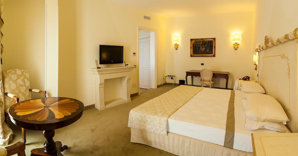 Deluxe Double or Twin Room,117743326:JPEG