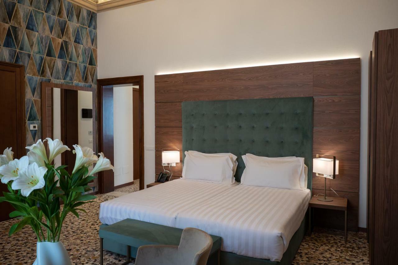 Junior Suite,894038011:JPEG