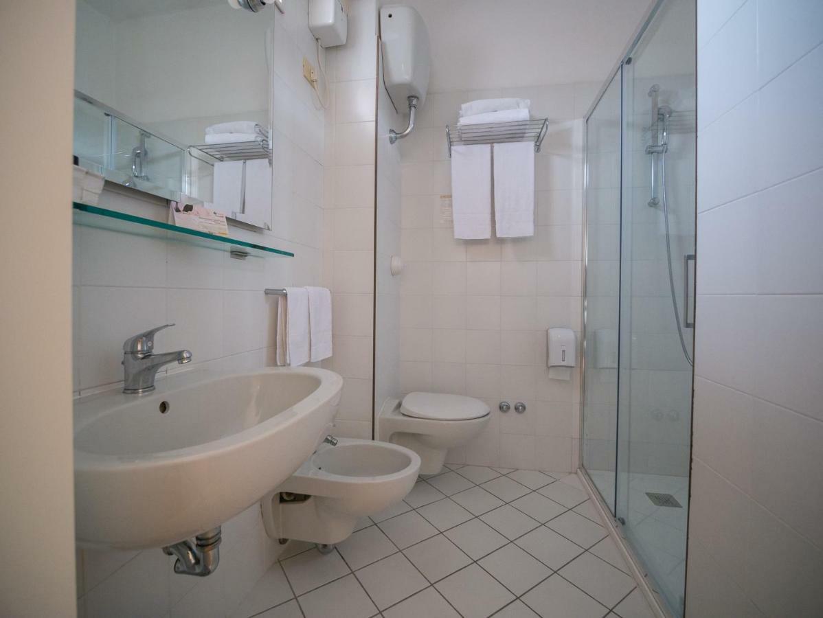Double or Twin Room City View,813158973:JPEG