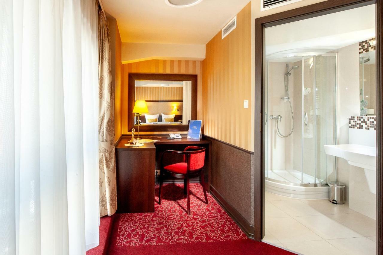 Superior Double or Twin Room,813427545:JPEG