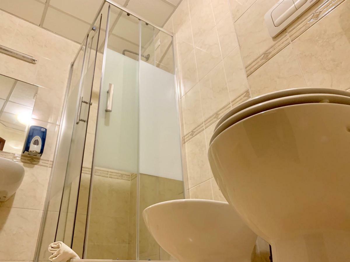 Single Room Private Bathroom