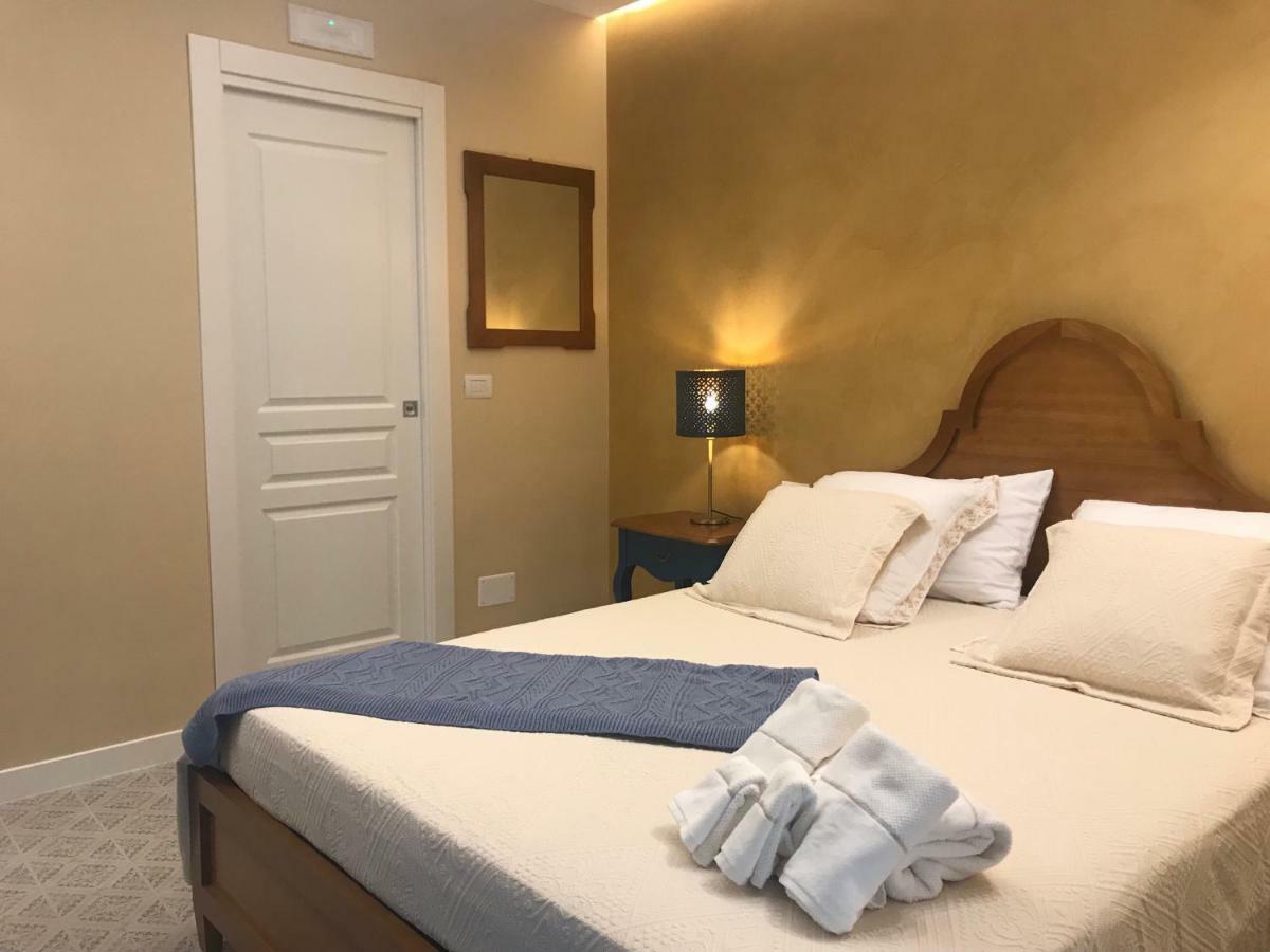 Deluxe Double Room Balcony,813869066:JPEG