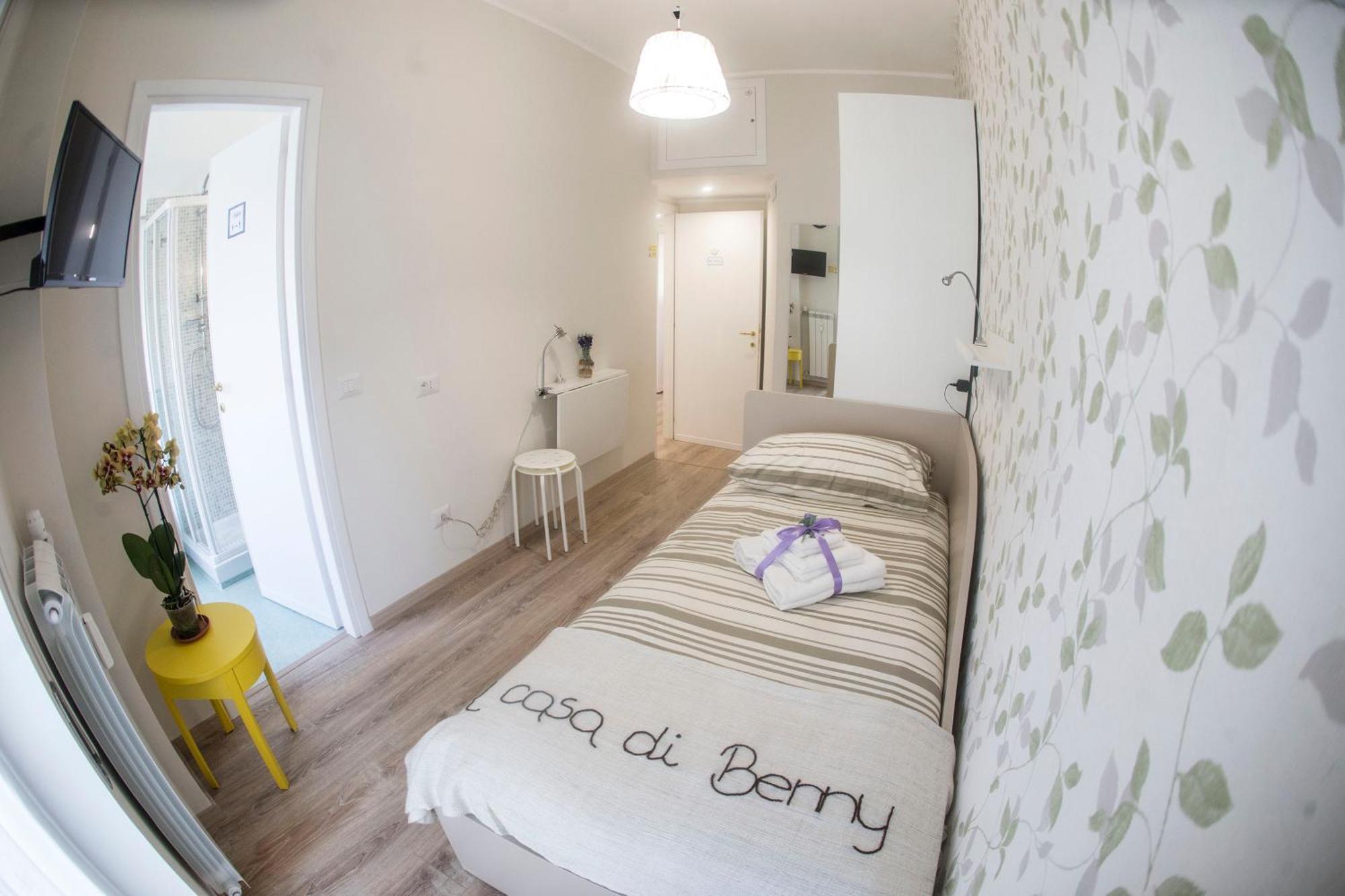 Double or Twin Room Private External Bathroom