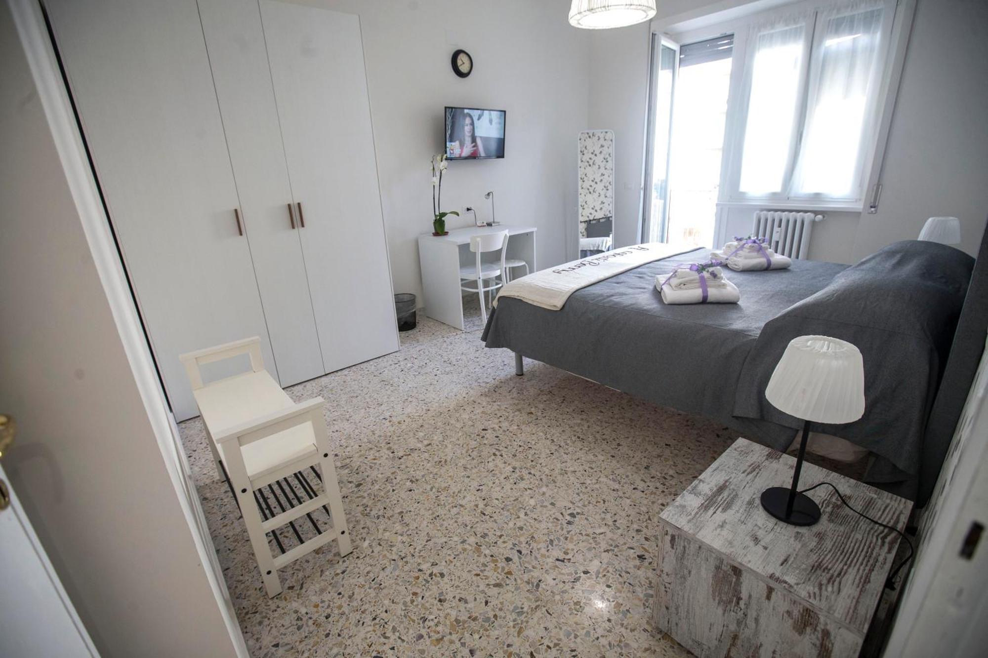 Double or Twin Room Private External Bathroom