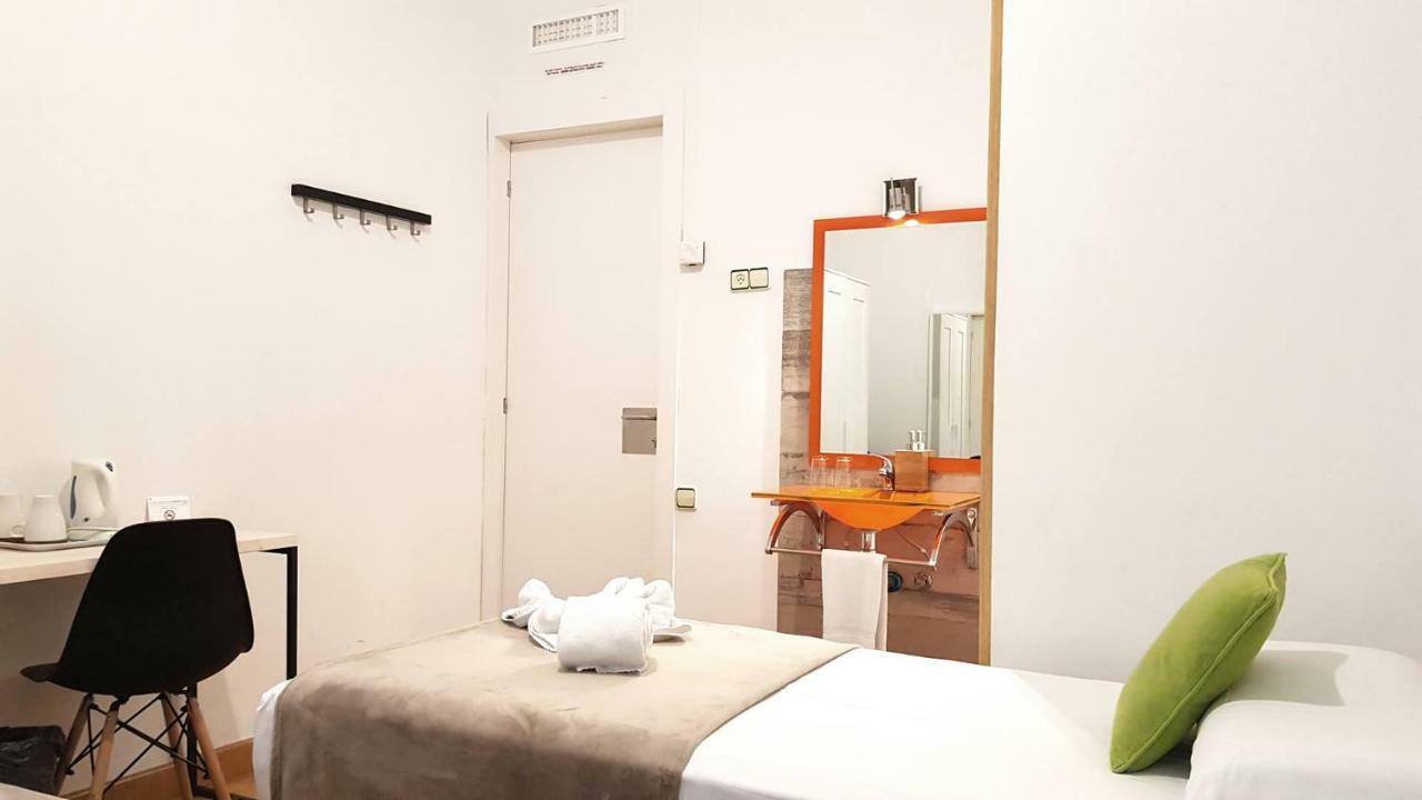 Twin Room,817894013:JPEG