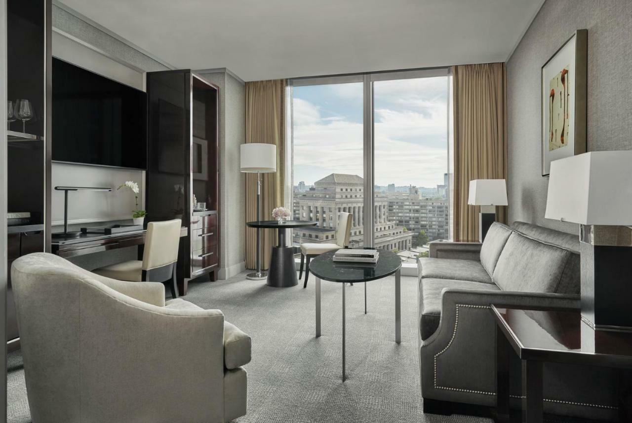 Executive Accessible Suite,940845505:JPEG