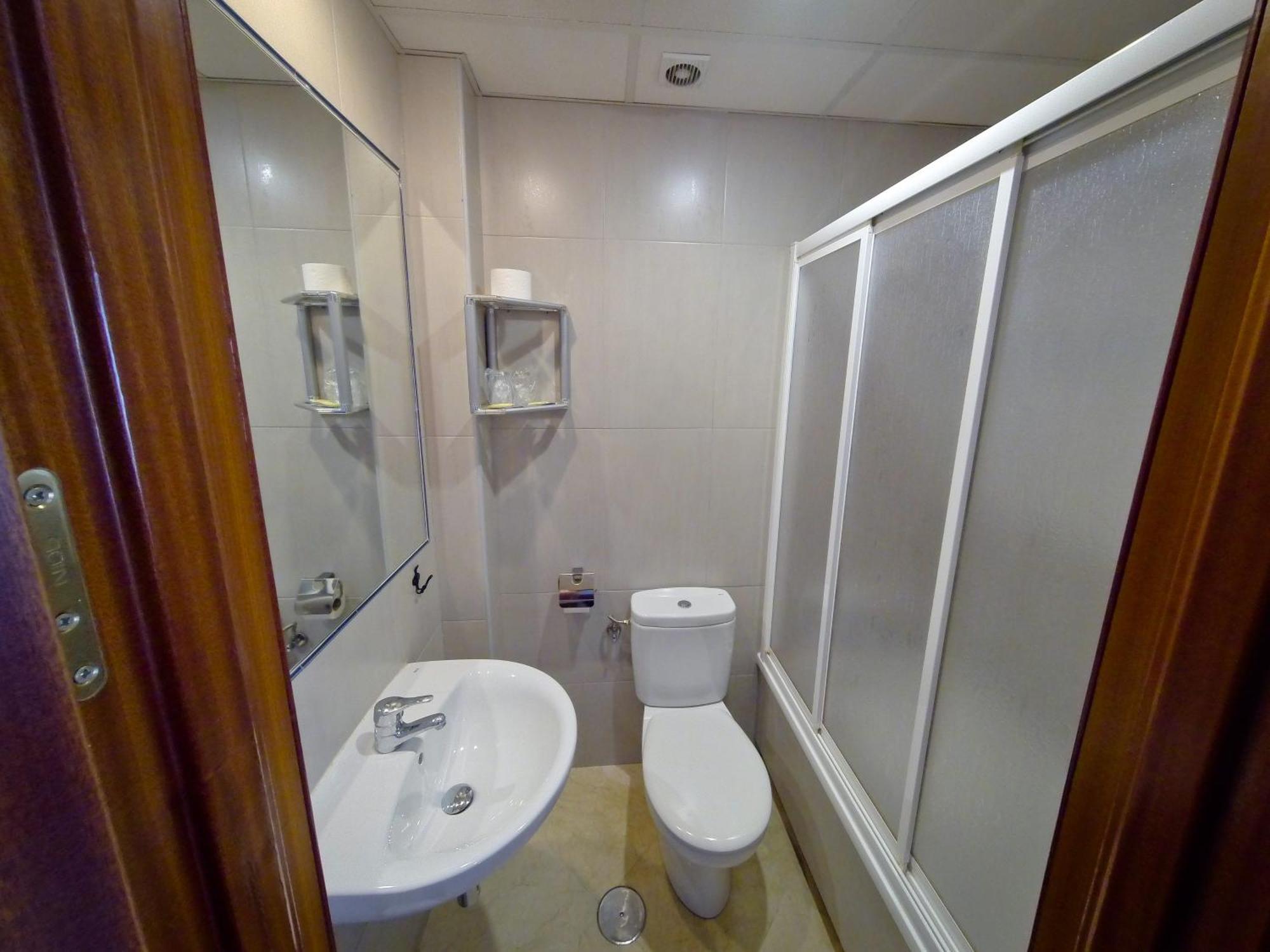 Single Room Private Bathroom,836082821:JPEG