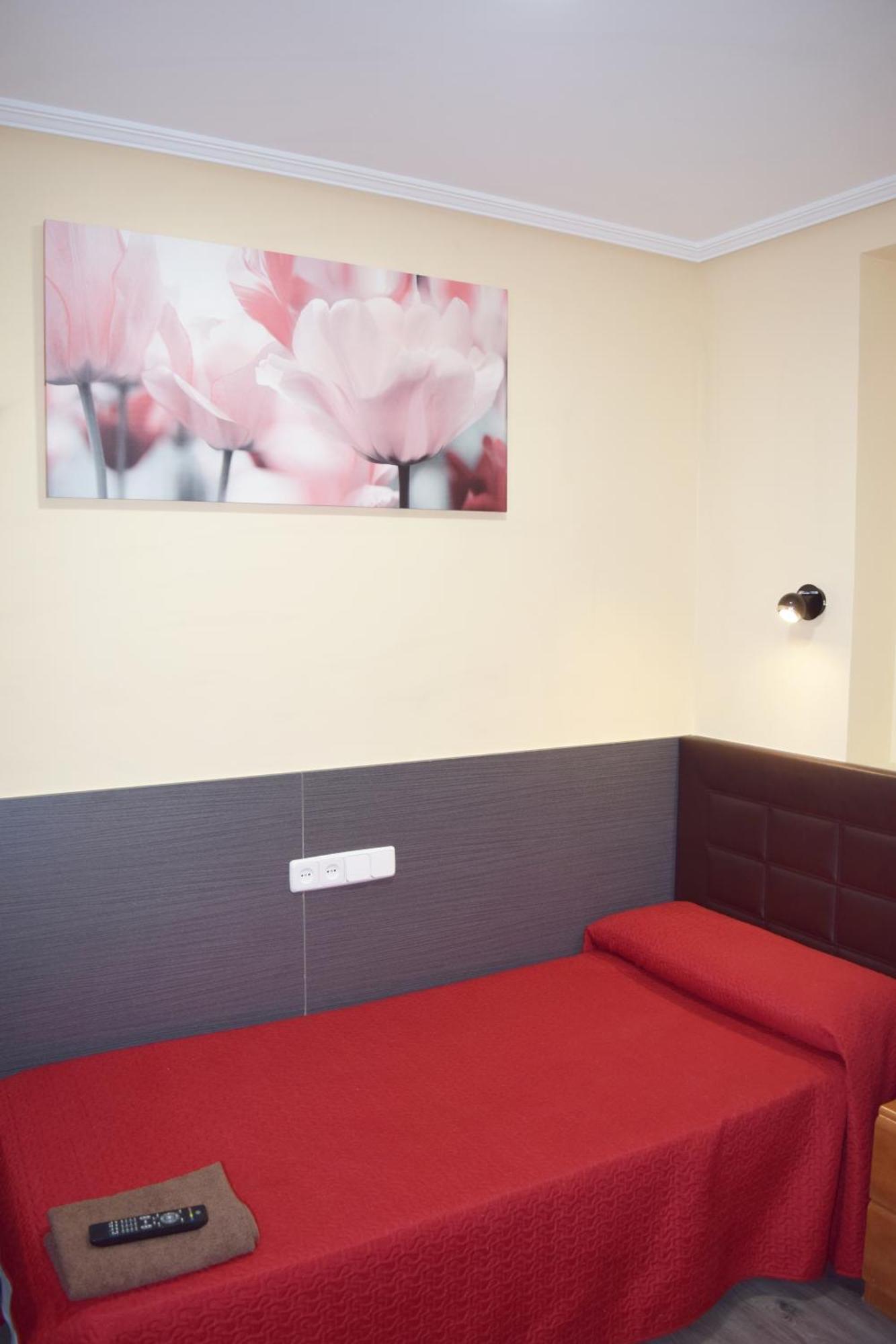 Single Room,645028029:JPEG